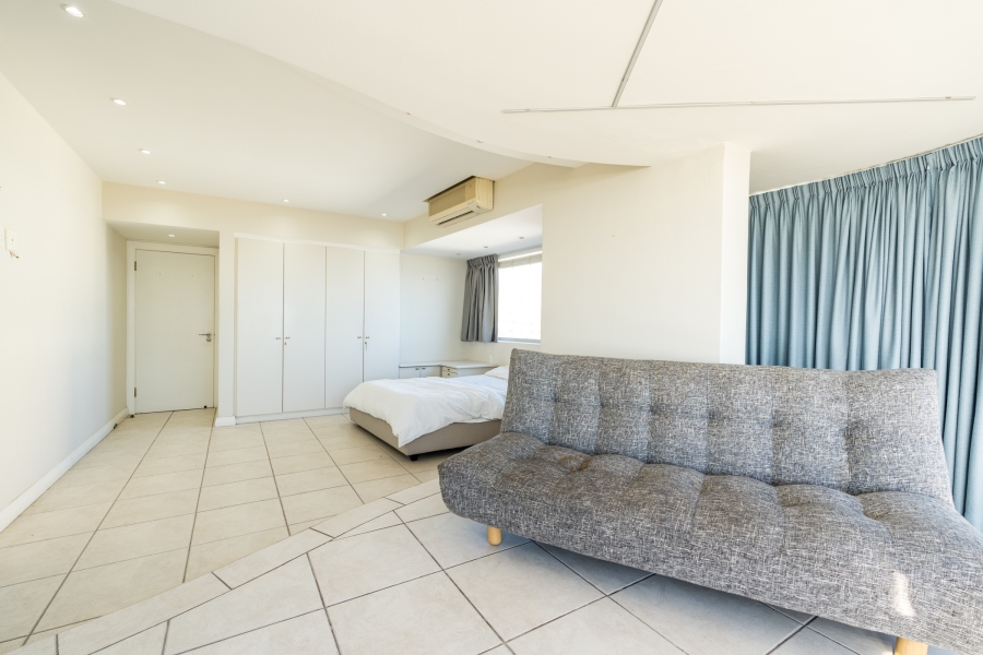 To Let 4 Bedroom Property for Rent in Sea Point Western Cape